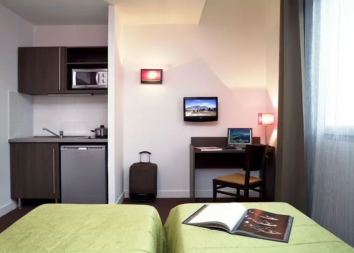 Adagio Access St Cyprien Апарт-отель