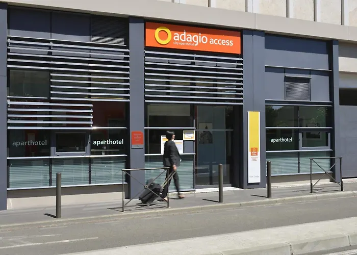 Adagio Access St Cyprien Aparthotel 3*